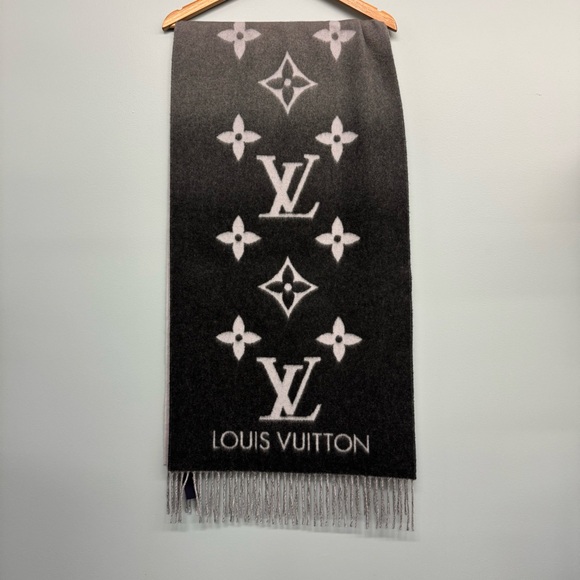Louis Vuitton Scarf - Picture 1 of 7